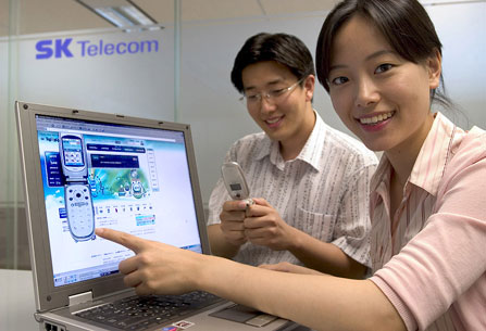 Customers are shown enjoying new mobile services on the SKTWorld site. SK Telecom will open a one on one customized service experience site called `SKTWorld` starting on the 1st of July.